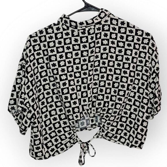 OLM Women's Checkered Floral Button Down Cropped Blouse size Large - Picture 3 of 5